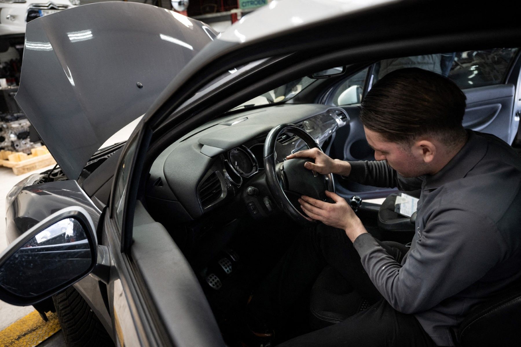 Airbag safety alert prompts new Contrôle Technique rules in France in 2026