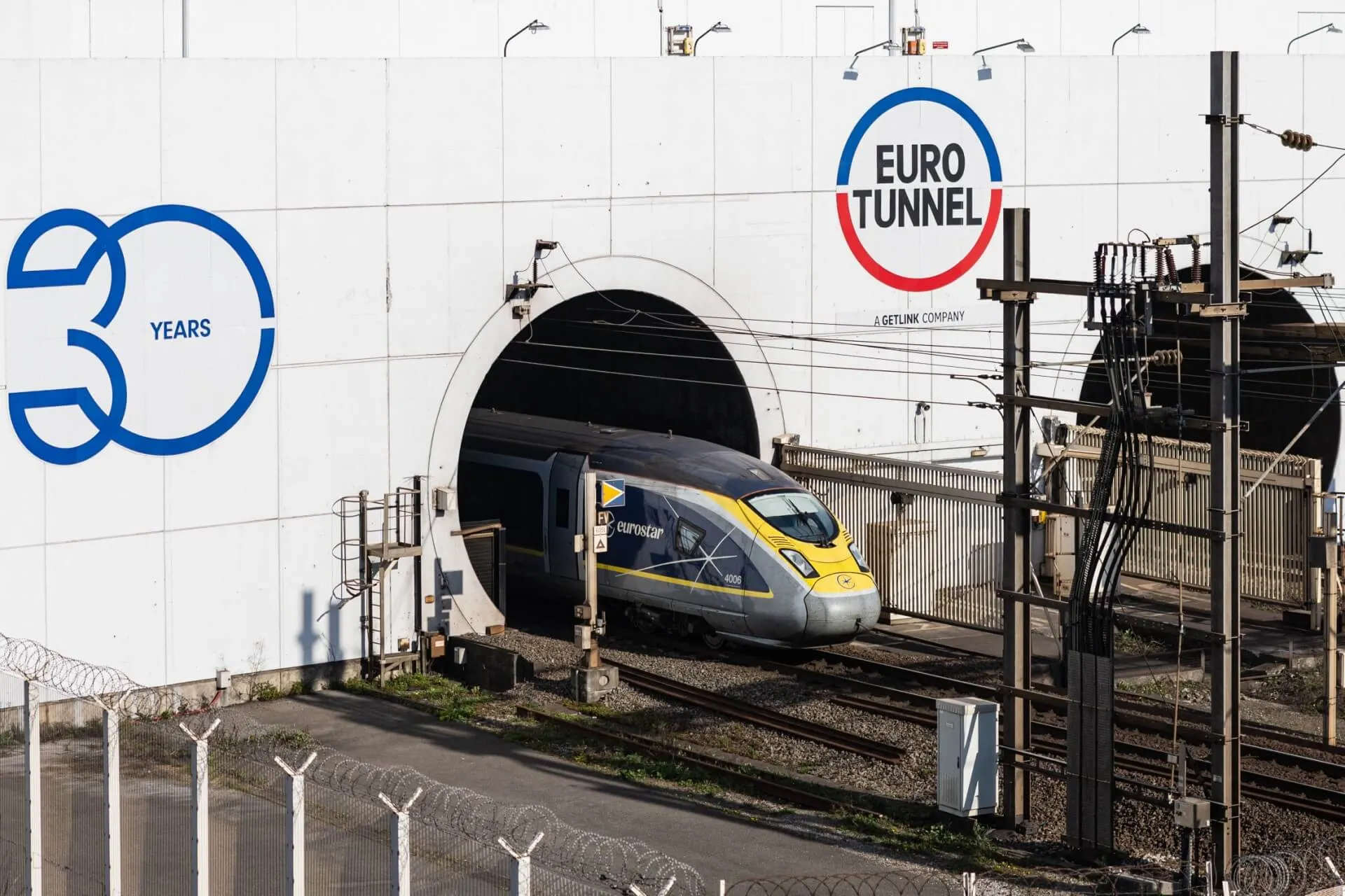 Breaking: Eurostar and Le Shuttle services halted after power outage in Channel Tunnel
