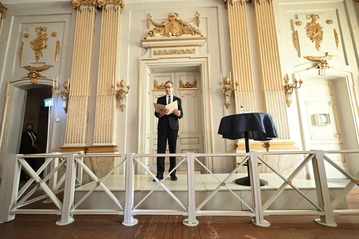 Head of Nobel-awarding Swedish Academy resigns