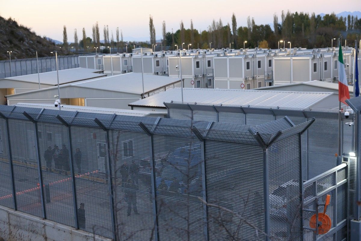 19 European countries call on EU to fund migrant 'return hubs'