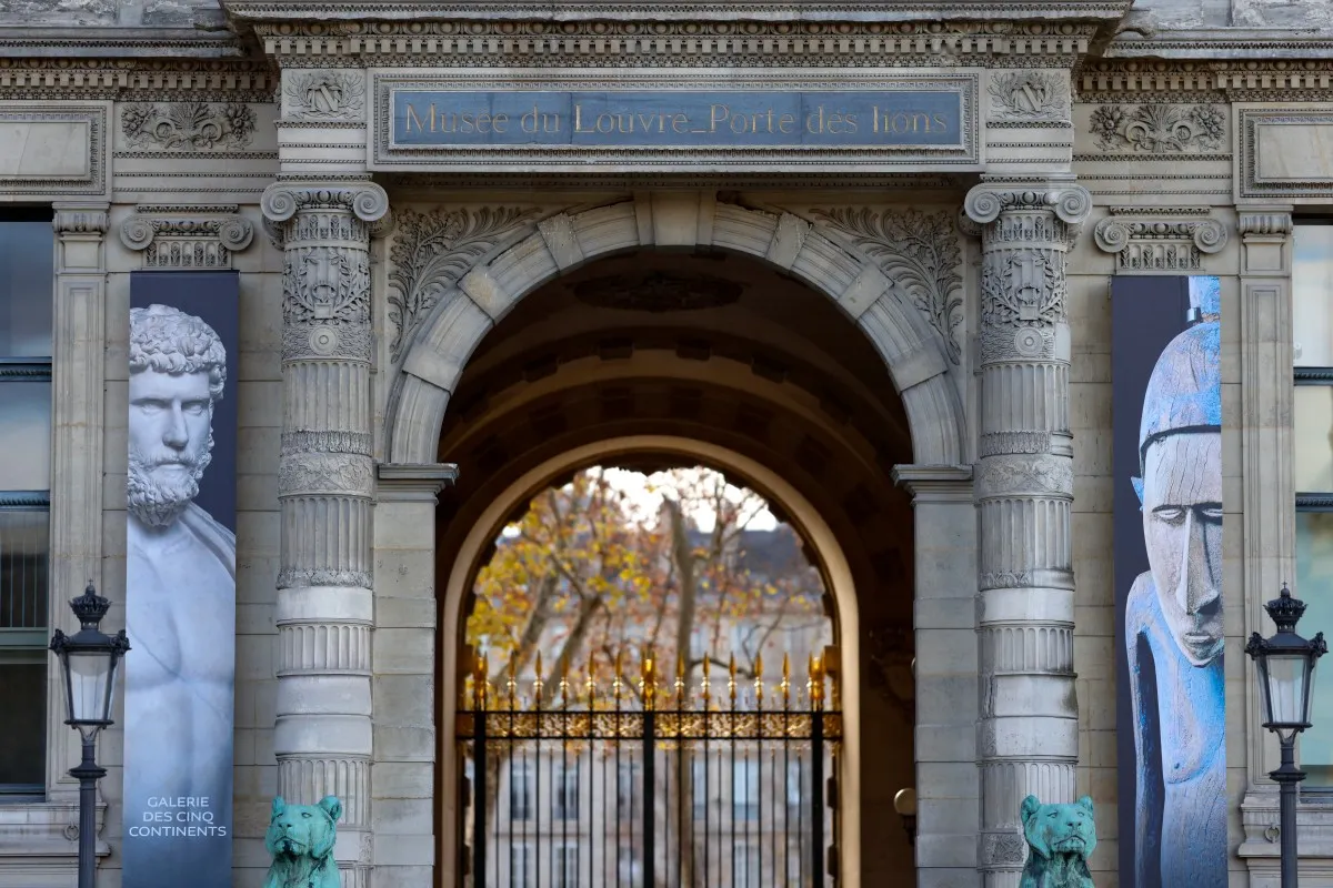 Paris Louvre staff call 'indefinite' strike over working conditions