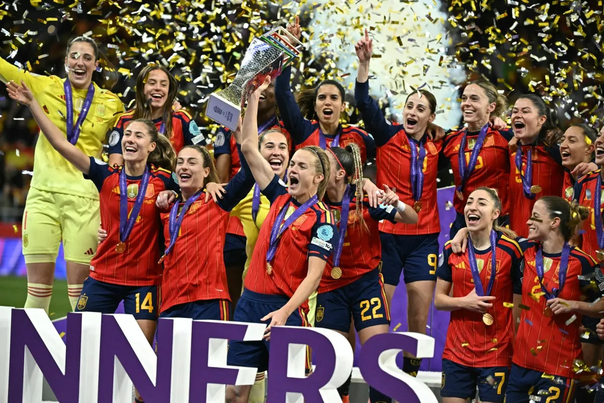 Испания отмечает победы и решает локальные кризисы