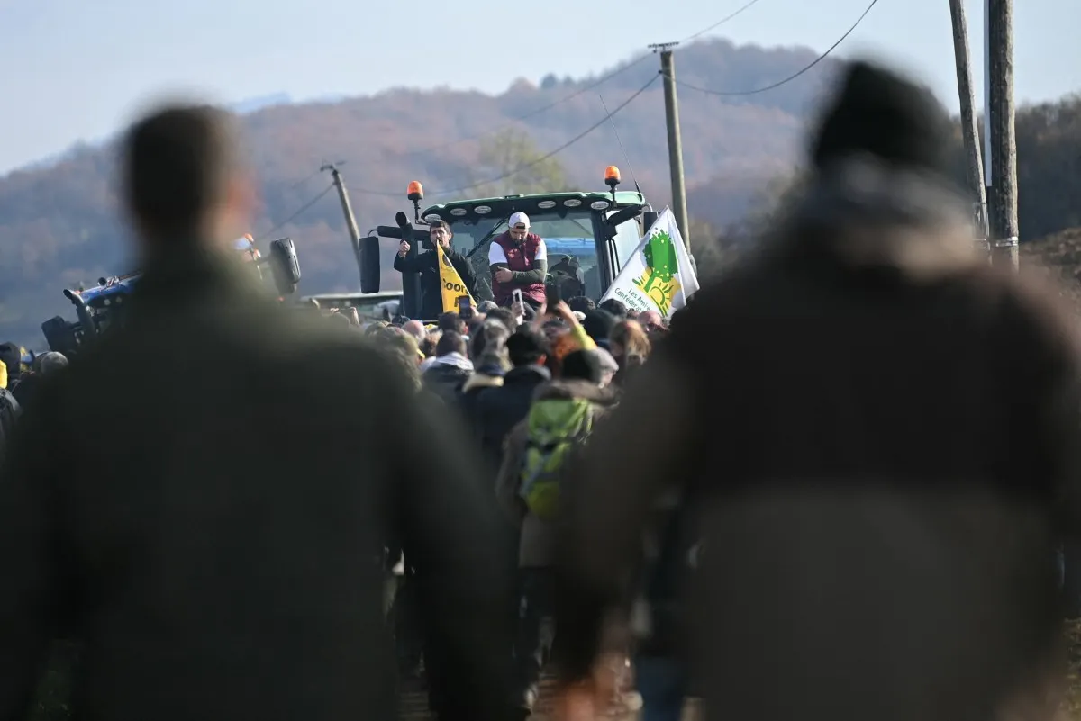 French farming union calls for 'blockades across France' in standoff over culls