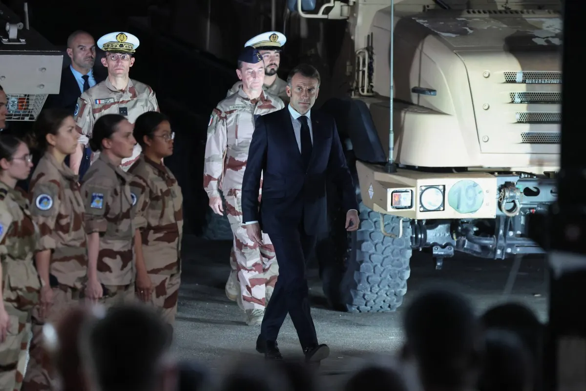 Macron announces new French aircraft carrier