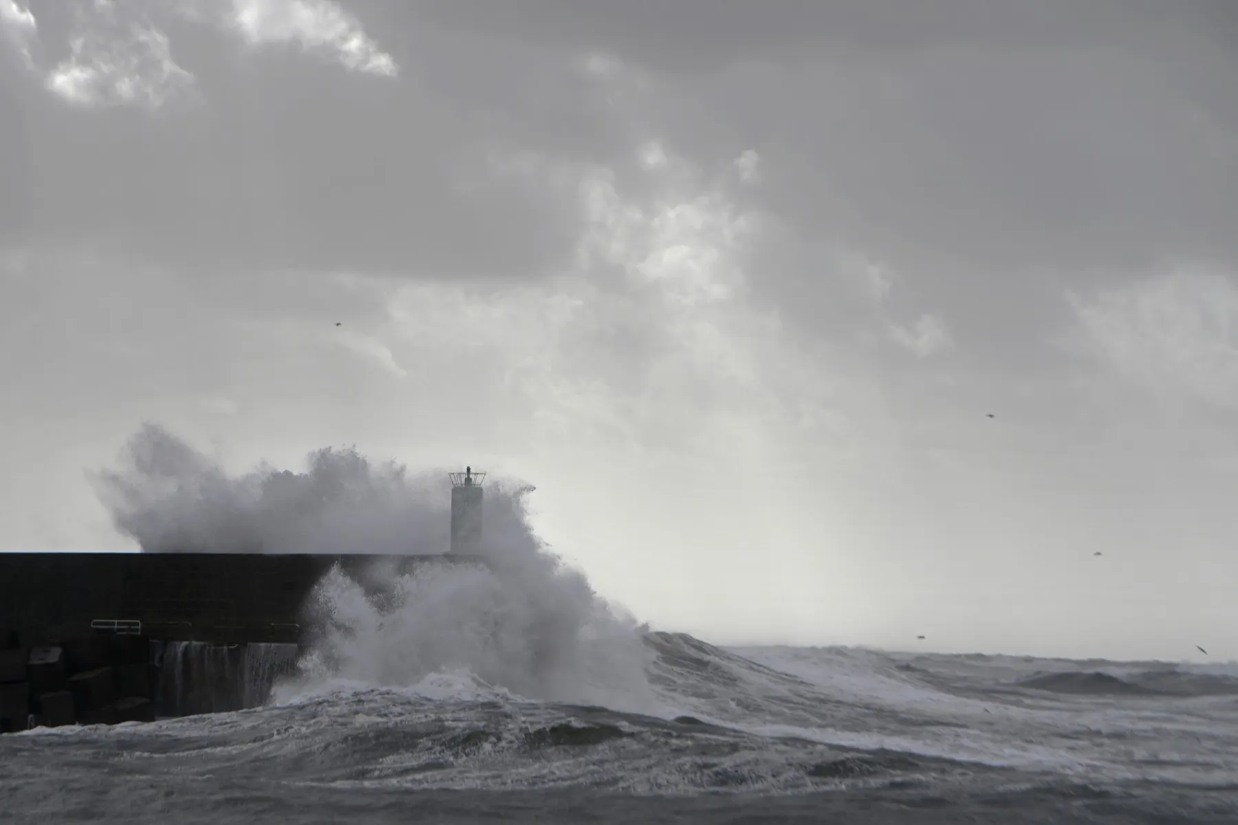 Spain braces for rain and strong winds as Storm Goretti brings 'weather bomb'