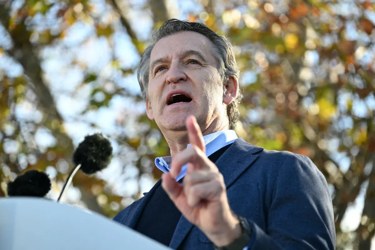 Spain's opposition accuses PM of using migrant regularisation to gain voters