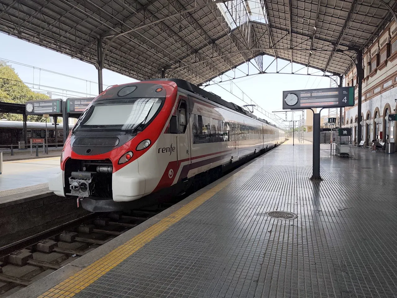 Spain sees Marbella-Fuengirola coastal trainline as 'feasible'