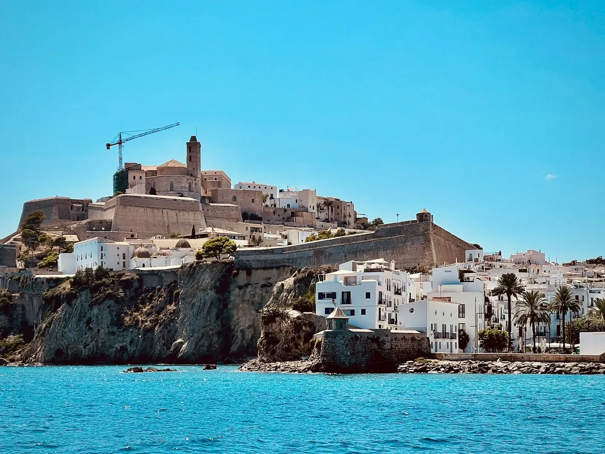 Spanish right rejects limits on non-resident property purchases in Balearics