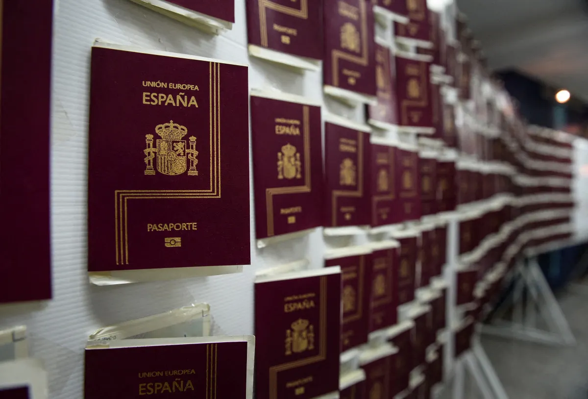 Spain's far right calls for review of a million citizenships granted under Sánchez