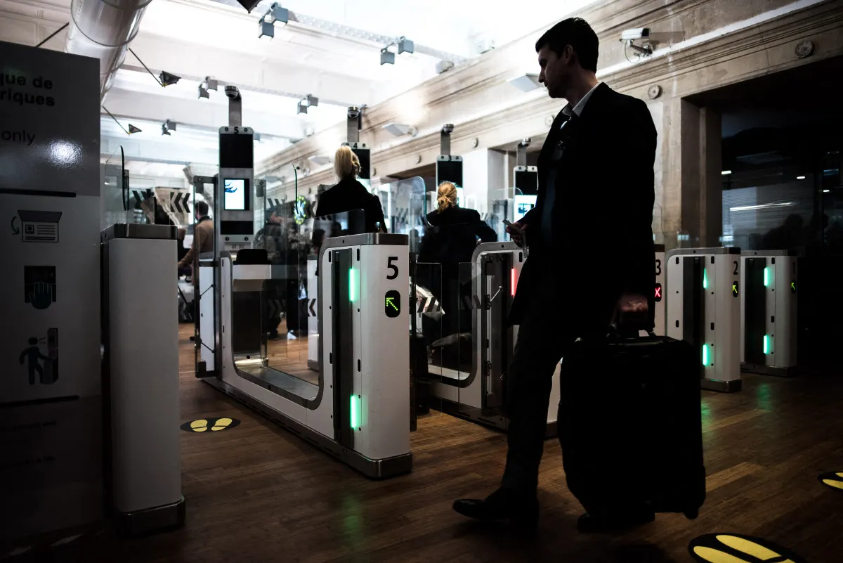 UK’s new passport rules for dual citizens are result of border control in digital age