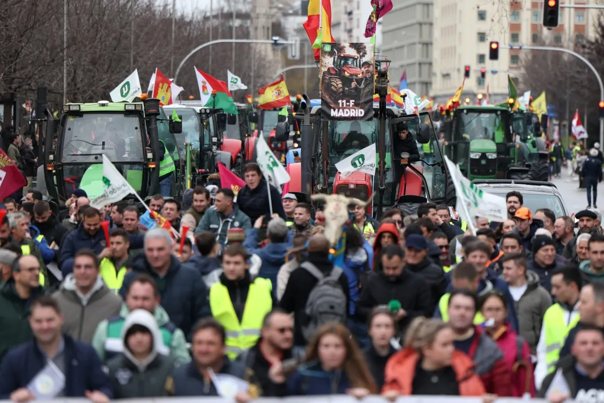 Tractors block Spain's capital in protest at EU-South America trade deal