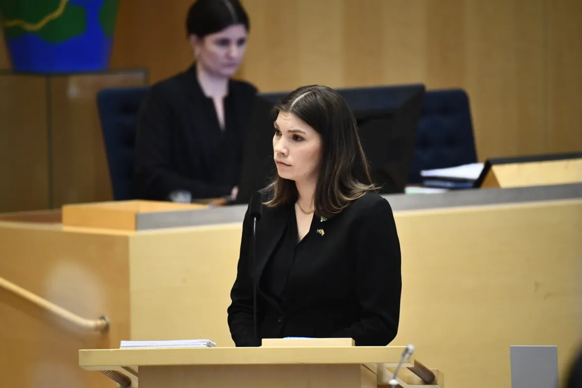 Sweden's opposition parties demand law to stop teenage deportations