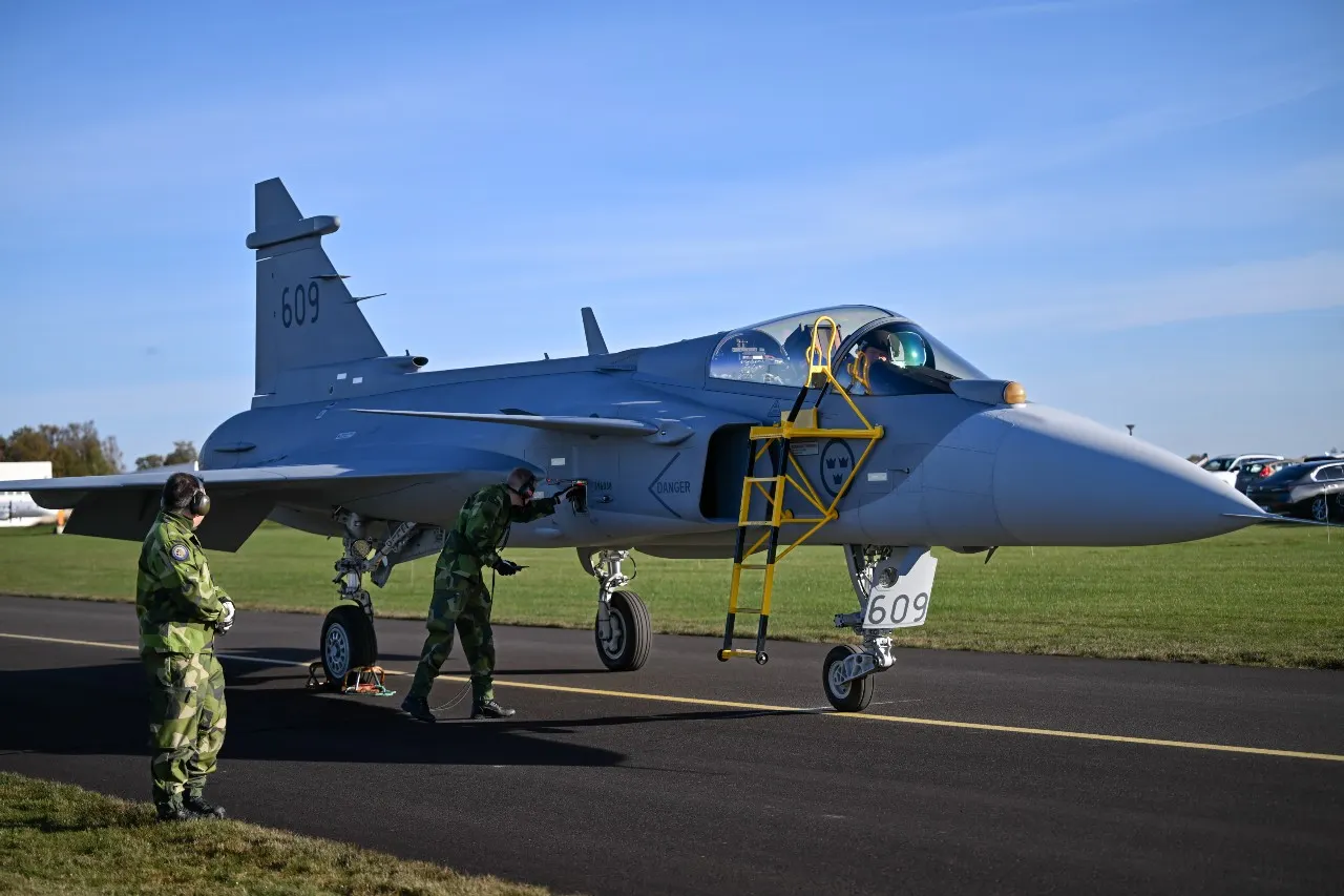 Swedish fighter jets to patrol Greenland under NATO mission
