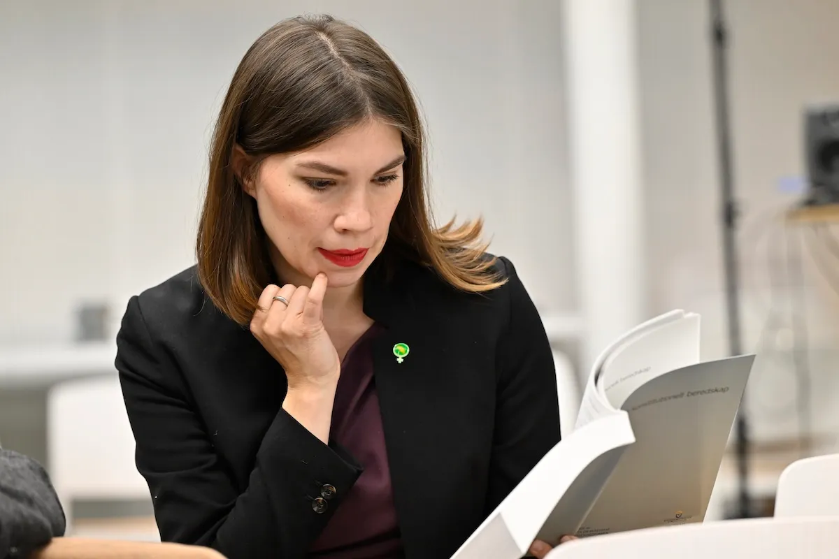 Swedish opposition parties call for new law to stop teen deportations