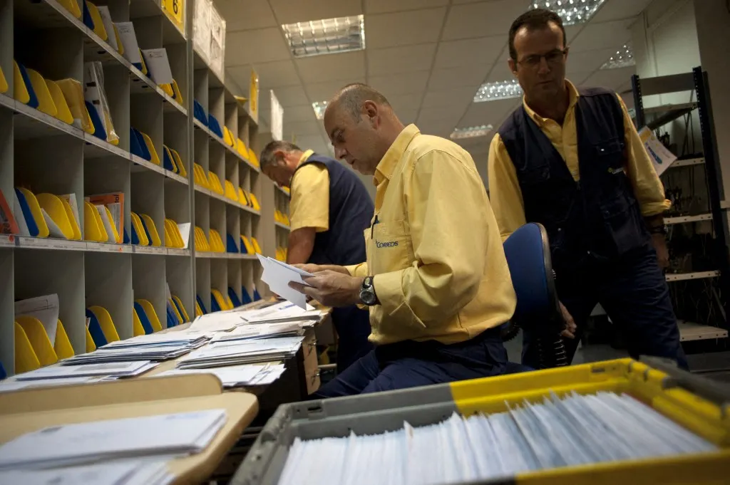 Spain to allow undocumented migrants to apply for residency at post offices