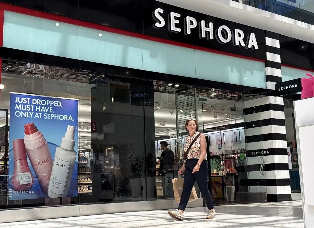 
            Italy investigates Sephora over pushing cosmetic sales to minors
        
