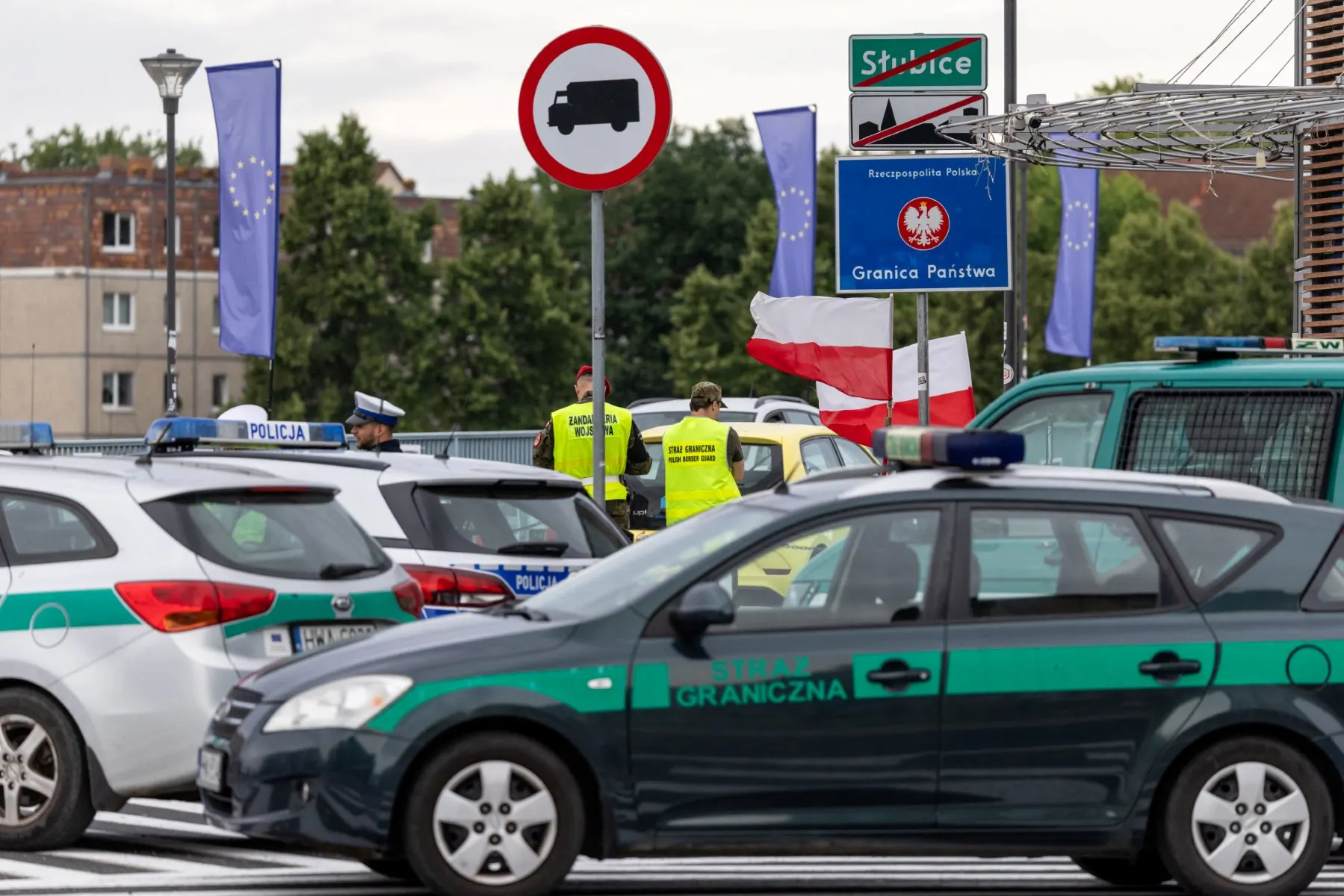 Germans head to Polish pumps as oil price bites