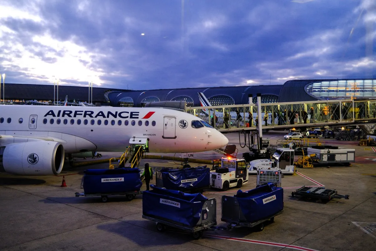 
            Air France leaves Paris's Orly airport
        