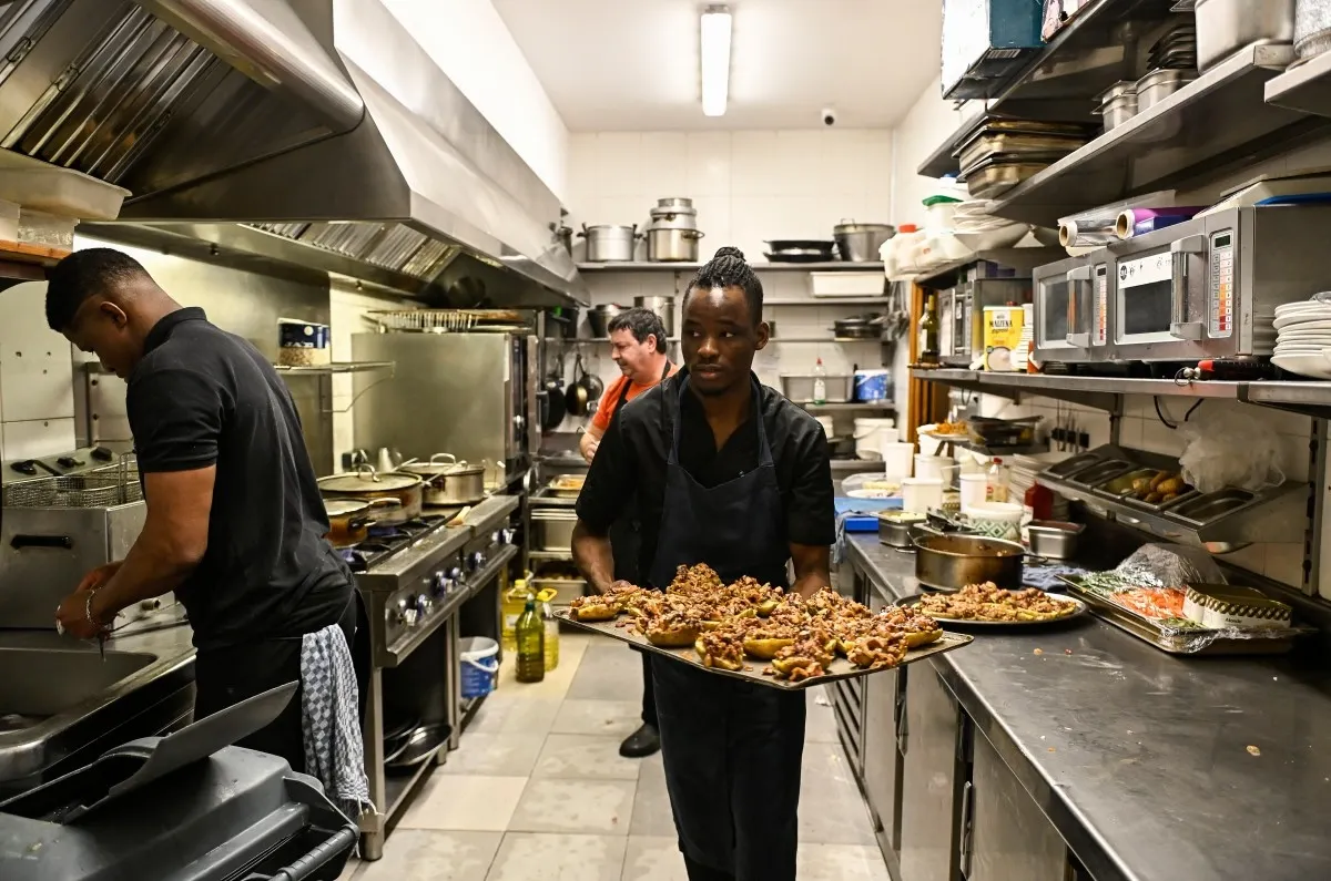 Spain to allow unions and NGOs to do residency paperwork on behalf of migrants