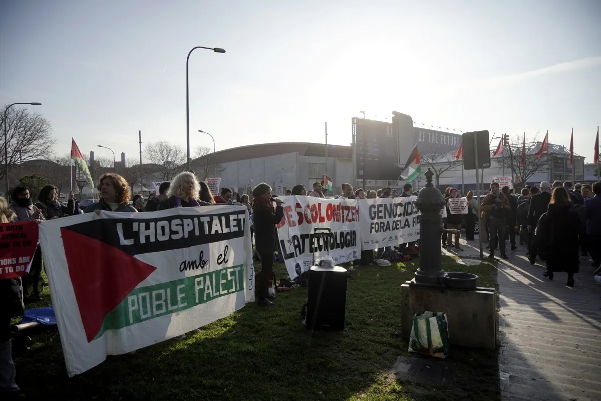 Middle East fighting overshadows Spain's world telecom show