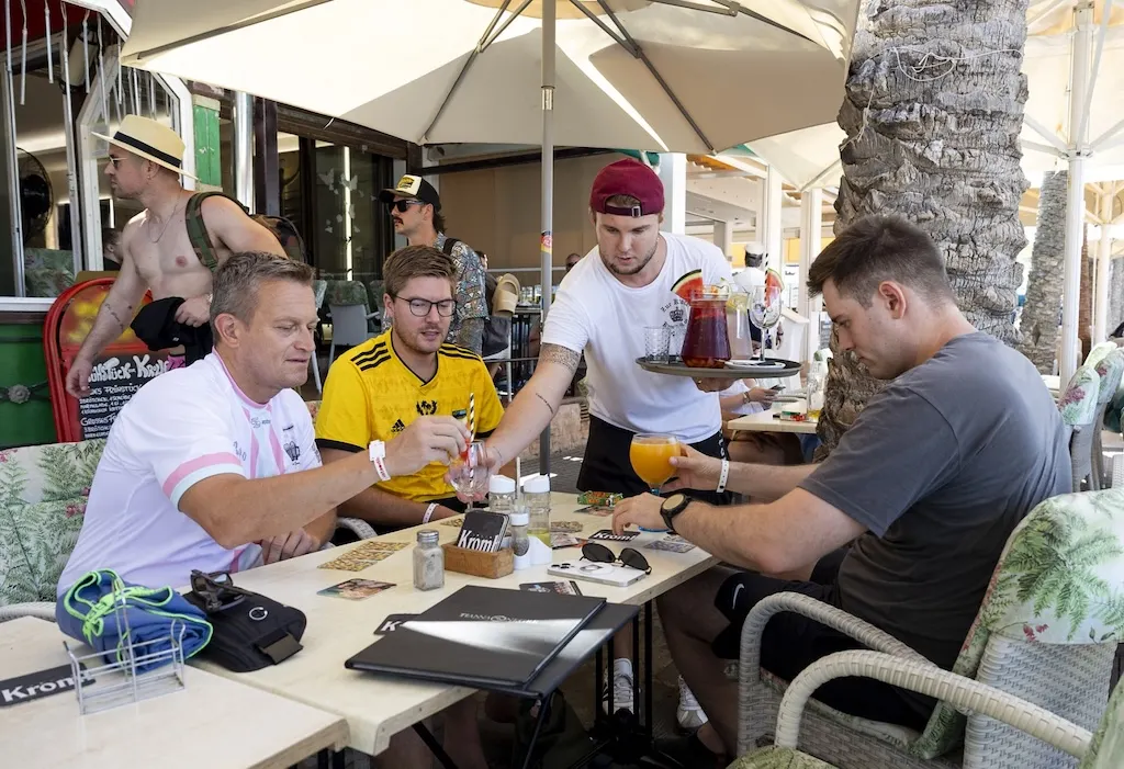 Spain's bar and restaurant terraces to close during heatwaves