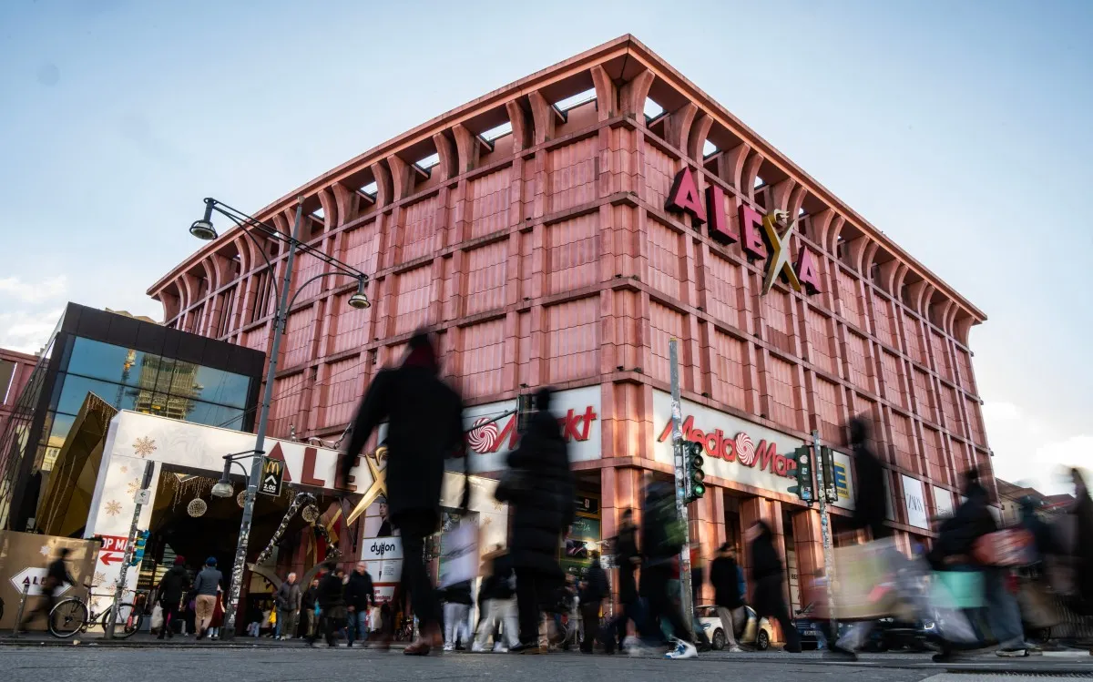 
            German business morale falls to lowest level since Covid
        