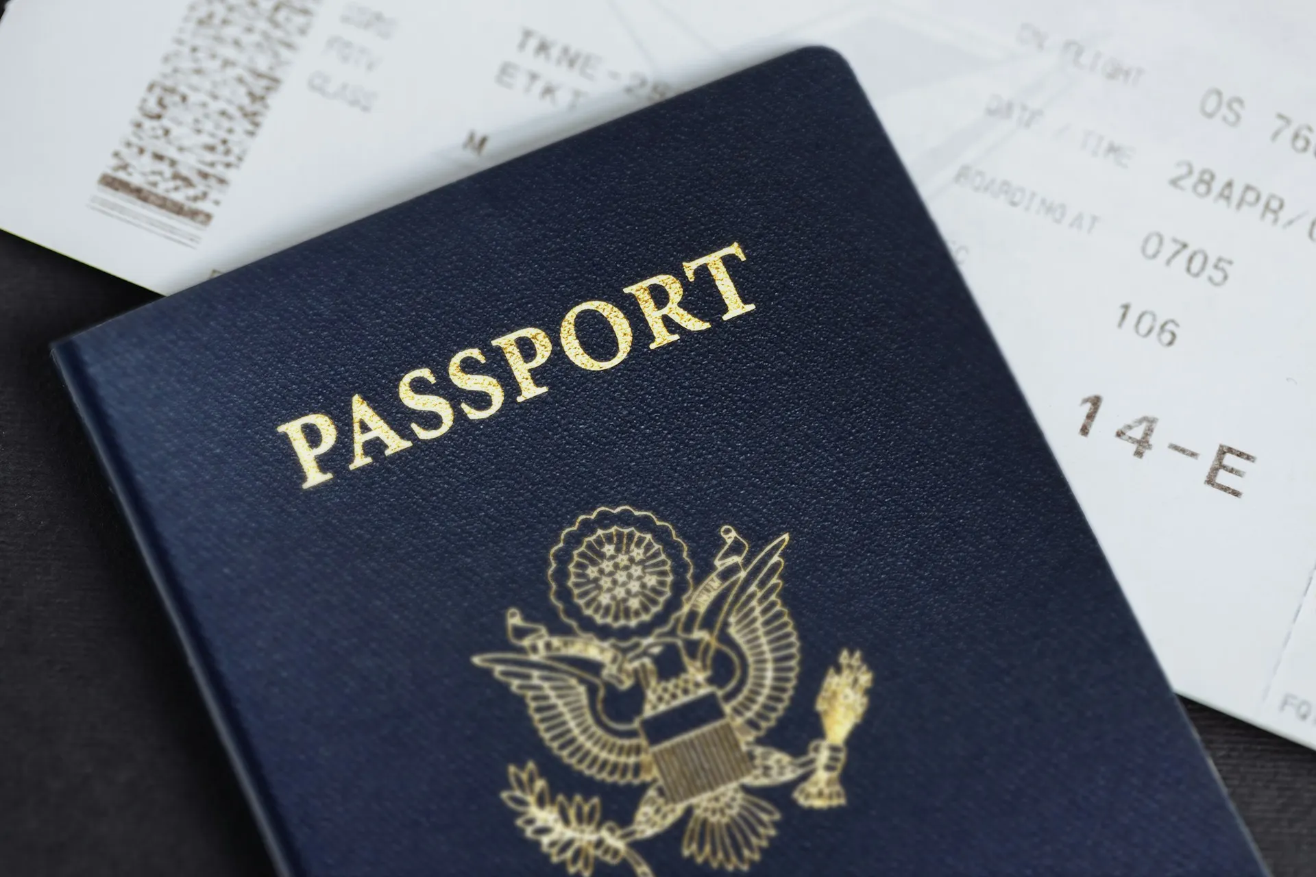 How does renewing a US passport work in Italy?