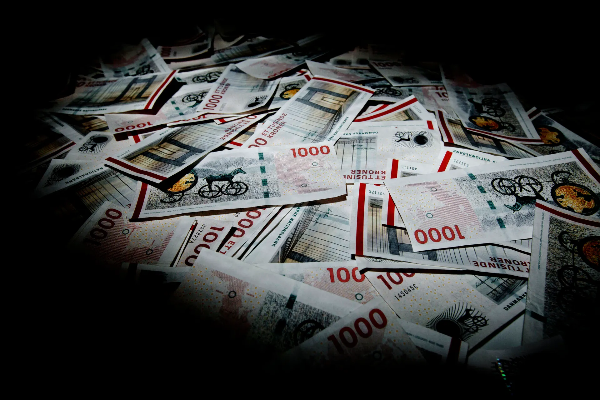 Danish national bank expects long queues as note exchange deadline approaches