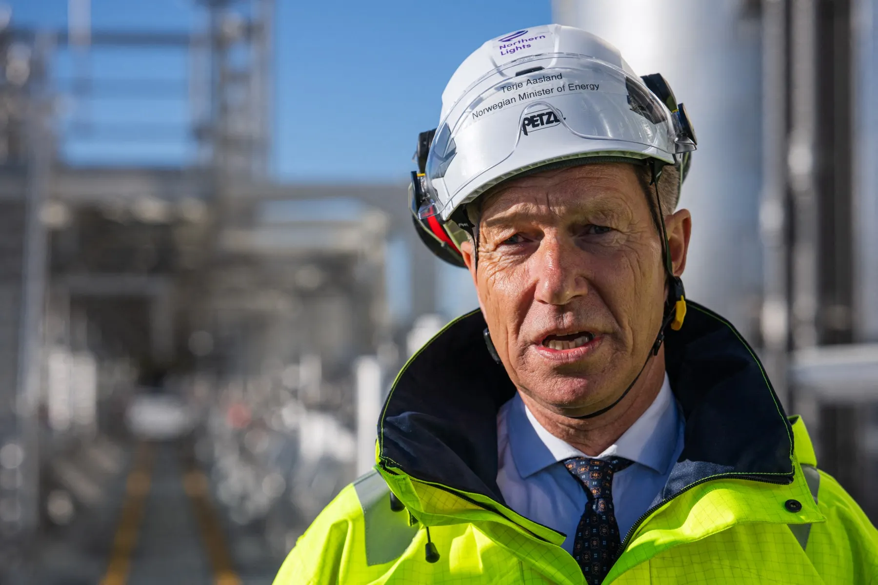 
            Norway to reopen gas fields to bolster European supply
        