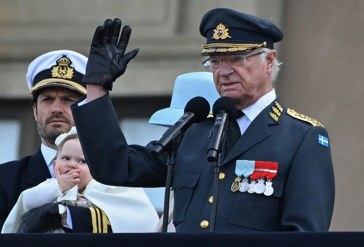 Sweden fetes king's 80th birthday with flypast, banquet