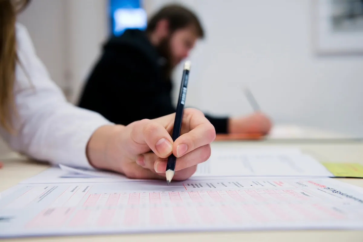 What's in the study guide for the Swedish civics citizenship test?