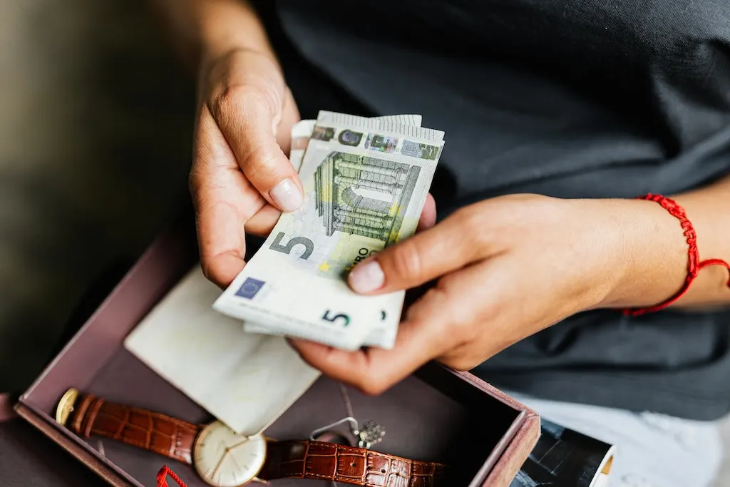 How much money Spain recommends you keep at home for emergencies