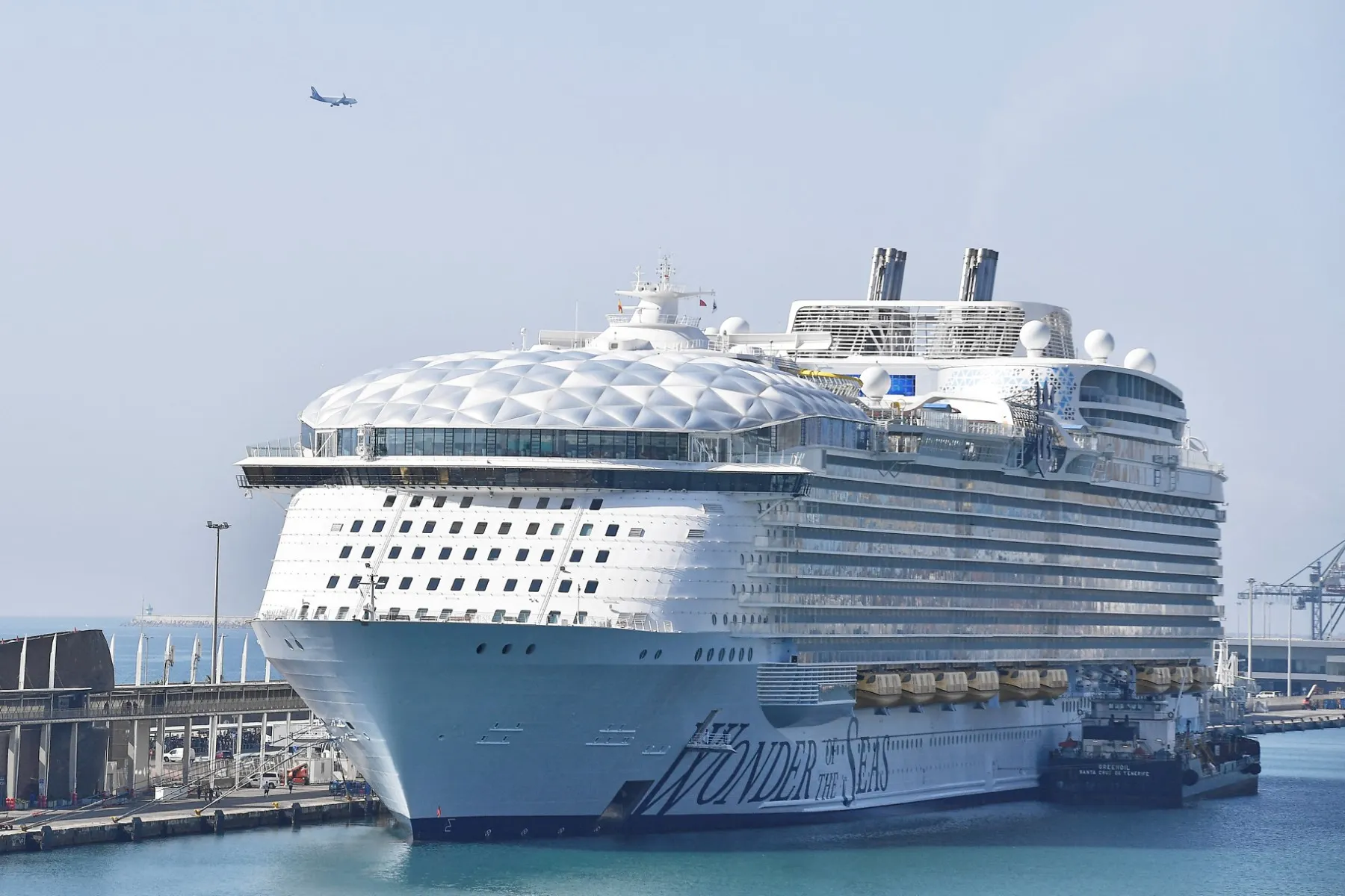 Barcelona to raise tourist tax to €30 for short-stay cruise visitors