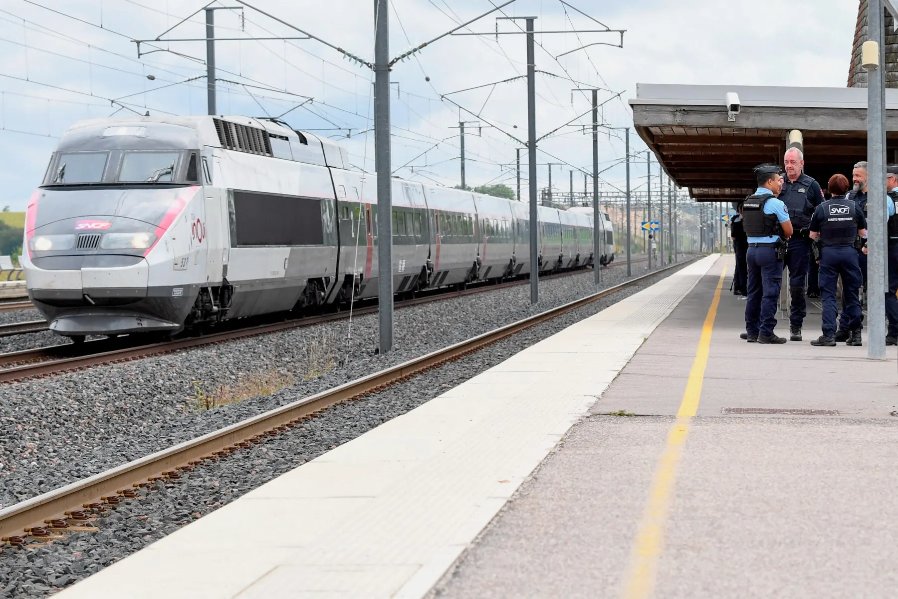Why the extreme heat is wreaking havoc on Europe's trains