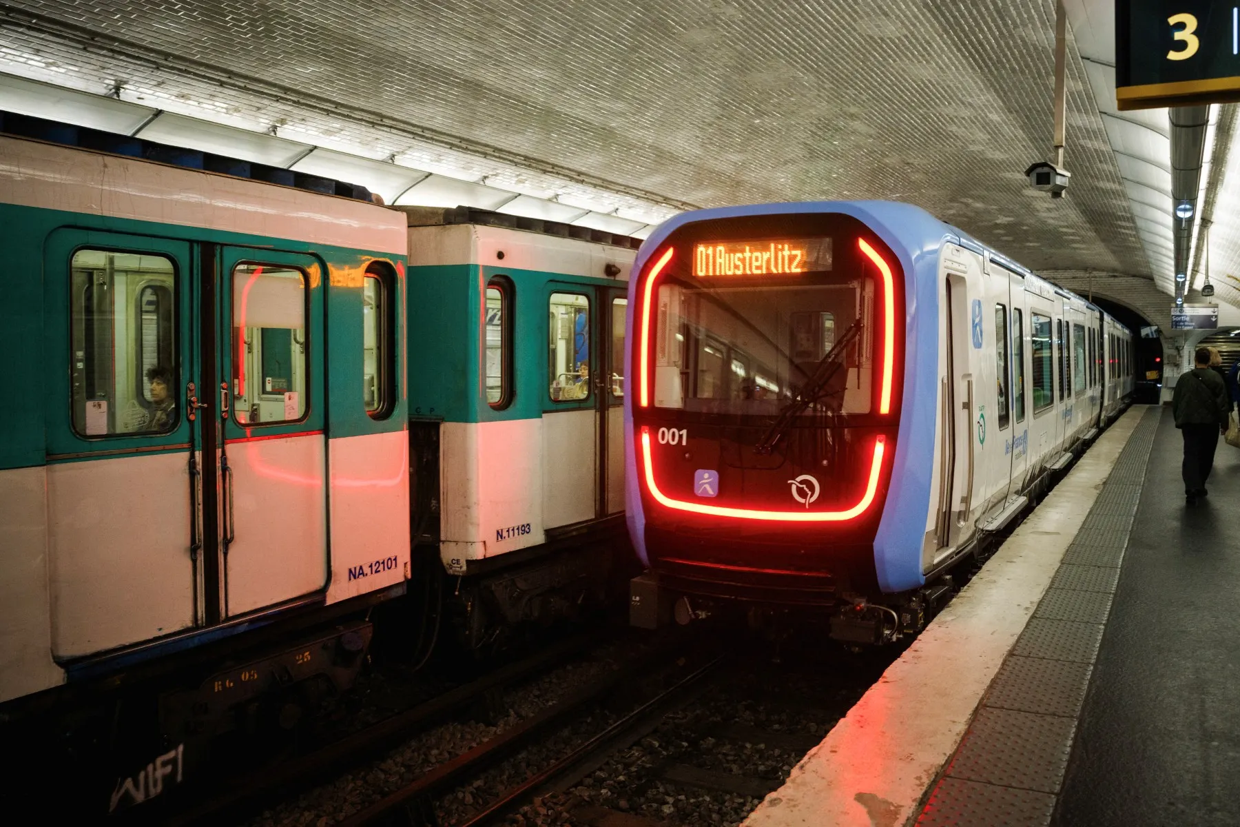Paris Metro to allow passengers to use bank cards at entry gates