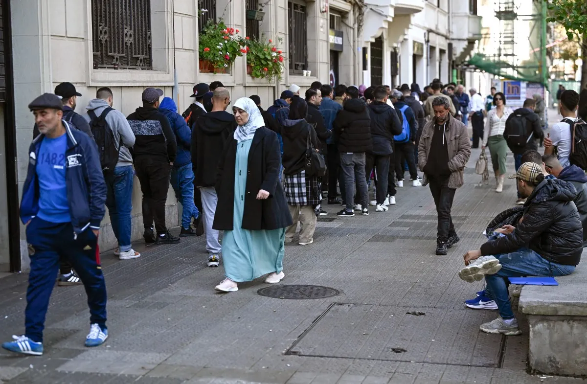 Spain’s mass migrant regularisation scheme ends as final applications close