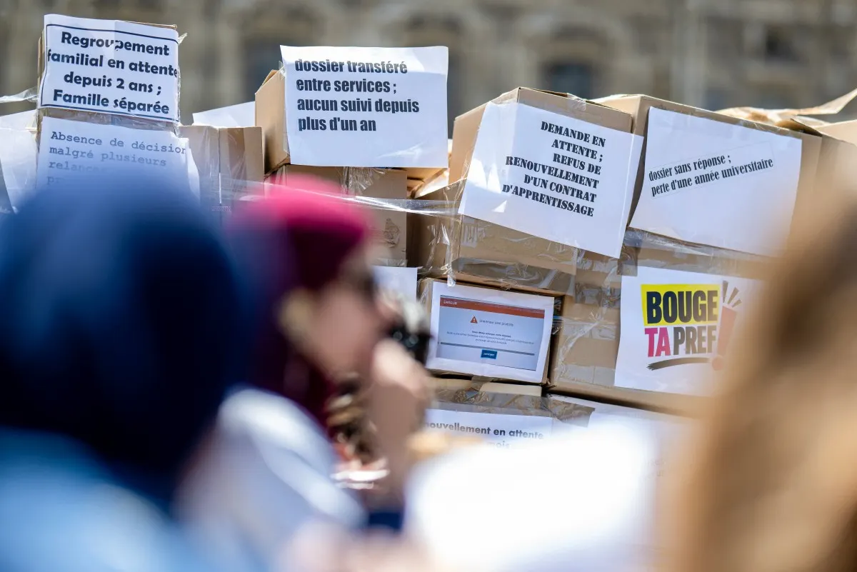 Bouge Ta Pref: The campaigners fighting préfecture delays for foreigners in France
