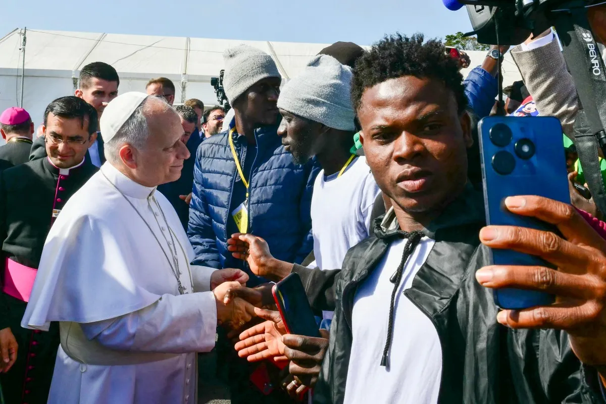Pope urges migrants in Spain to integrate during visit to Tenerife