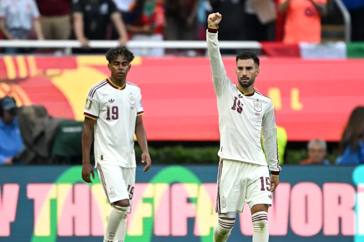 Spain beat Uruguay 1-0 to clinch World Cup Group H top spot