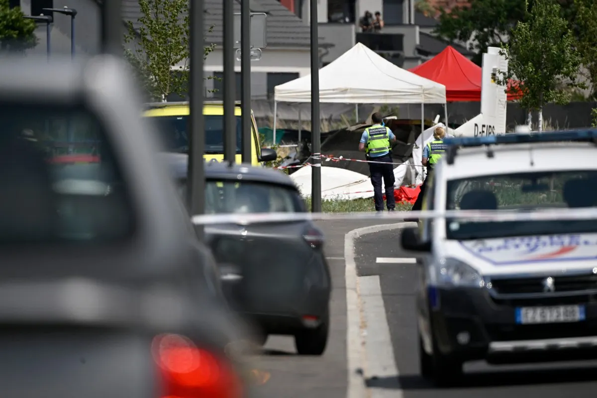 Plane crash near Tomblaine kills 11 skydivers in France