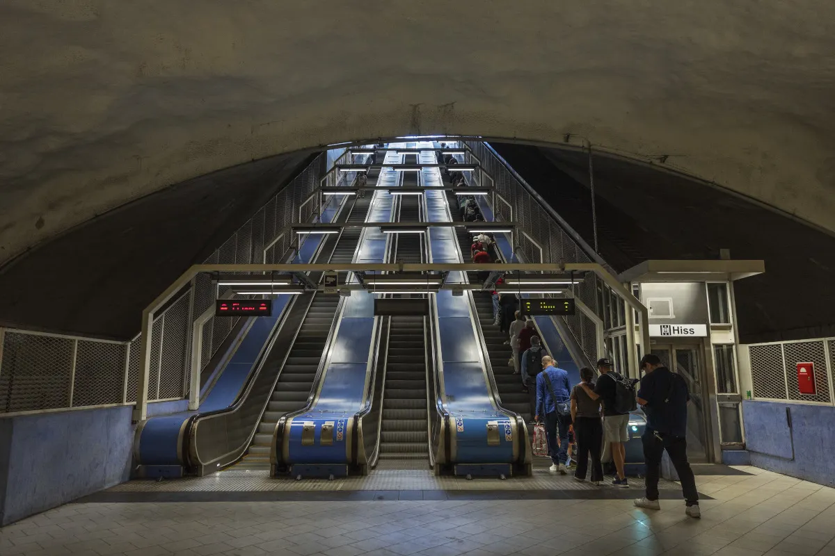 Stockholm commuters can cash in annual SL passes ahead of price drop