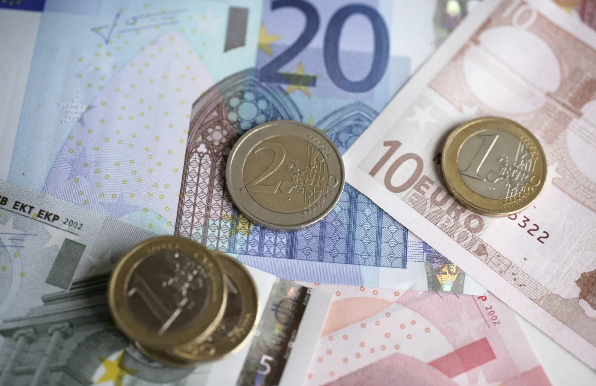 Swedish support for adopting the euro drops as krona rebounds