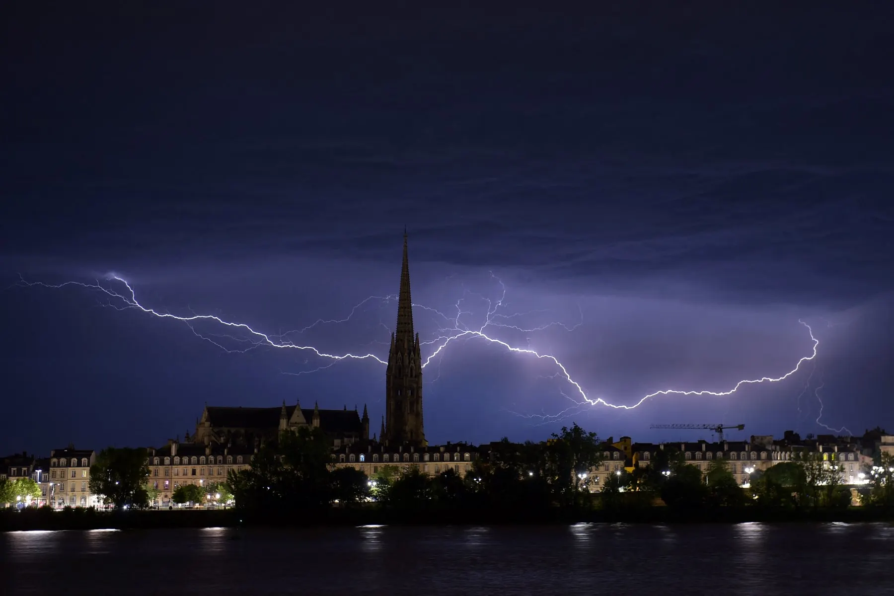 Red heatwave alerts end as France braces for storms