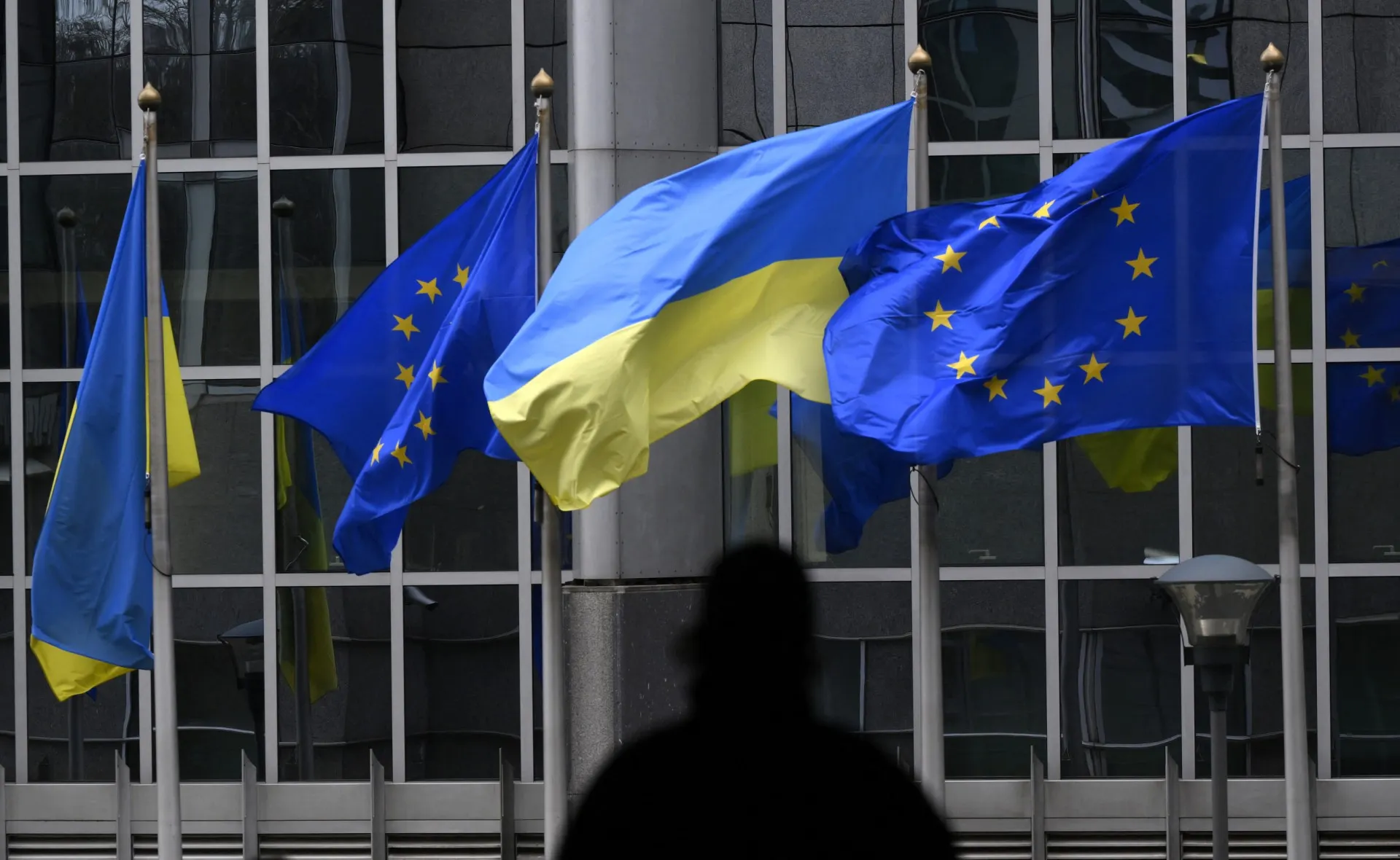 EU extends right to stay for Ukrainians but excludes military-age men