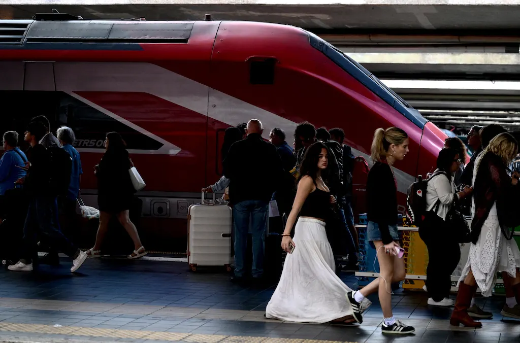 Italy 'split in two' as Florence rail works restart