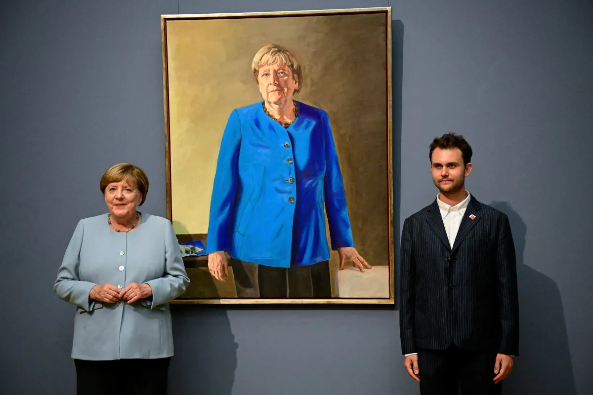 Merkel unveils official portrait for German chancellery