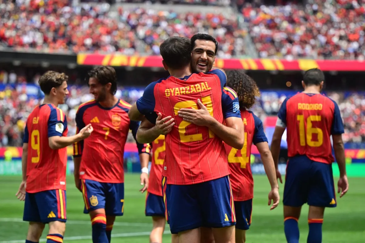 Spain to face Portugal in World Cup last 16 after 3-0 win over Austria