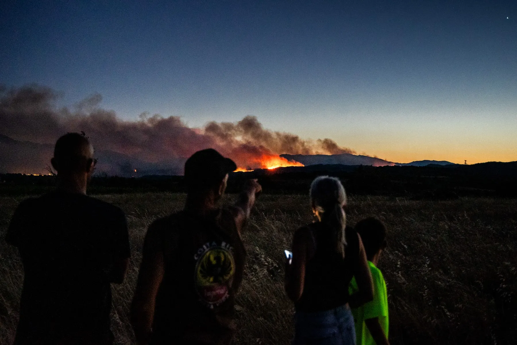 MAPS: Where are all the wildfires and warnings in France right now?