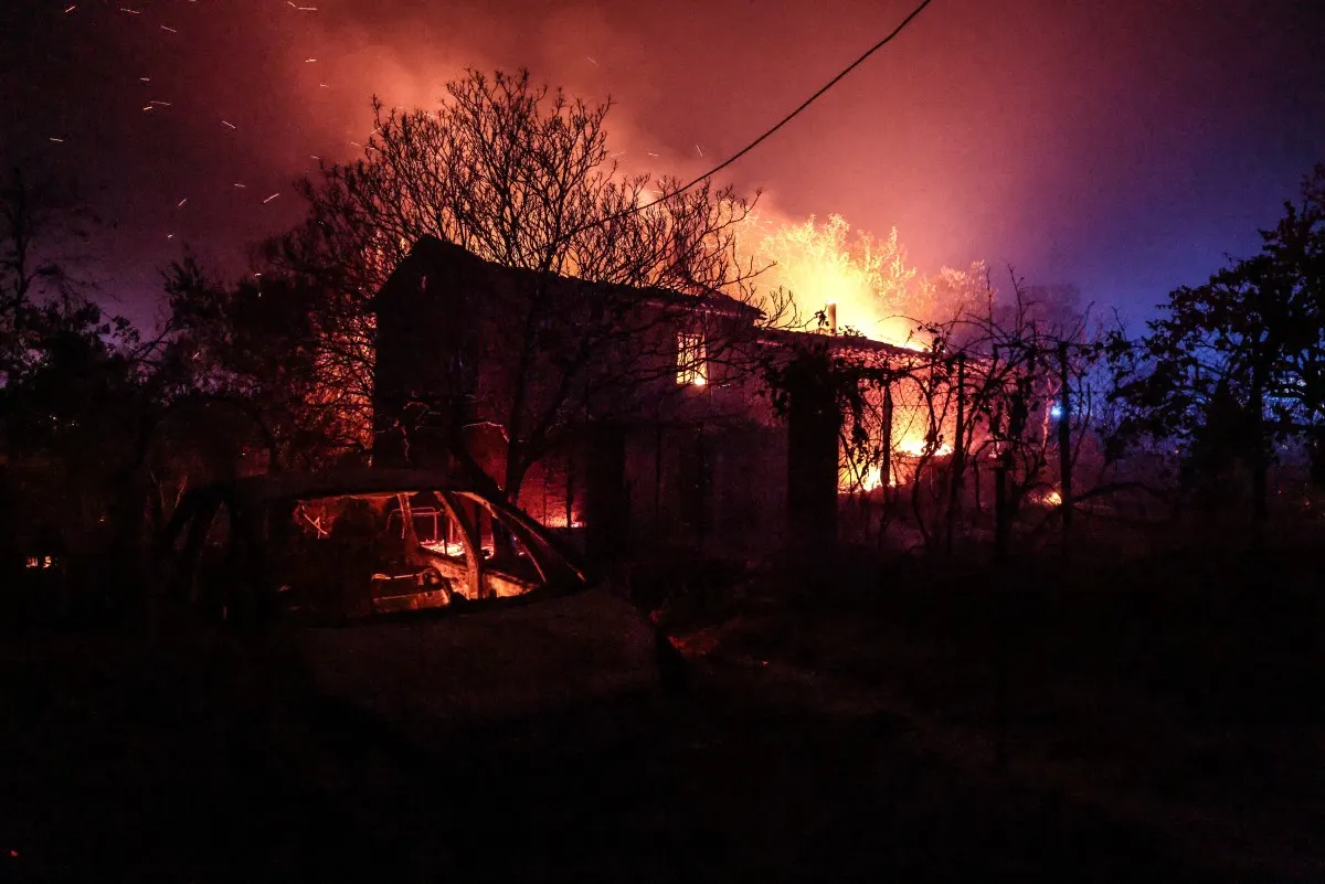 Hundreds flee as wildfire rips through southern France