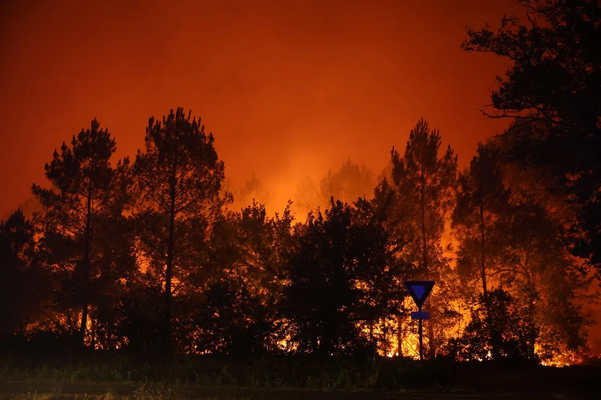 Fires in southwest France force 12,000 to evacuate